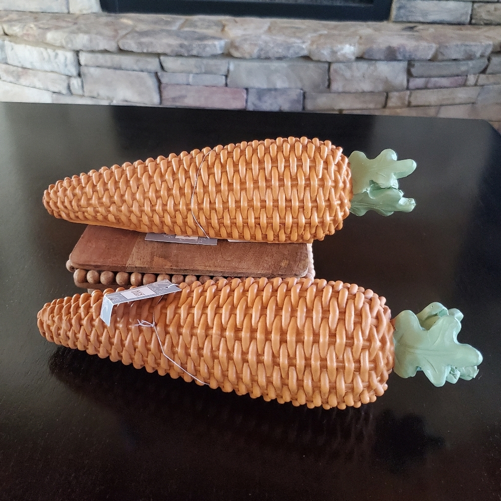 Carrot Decor-NWT